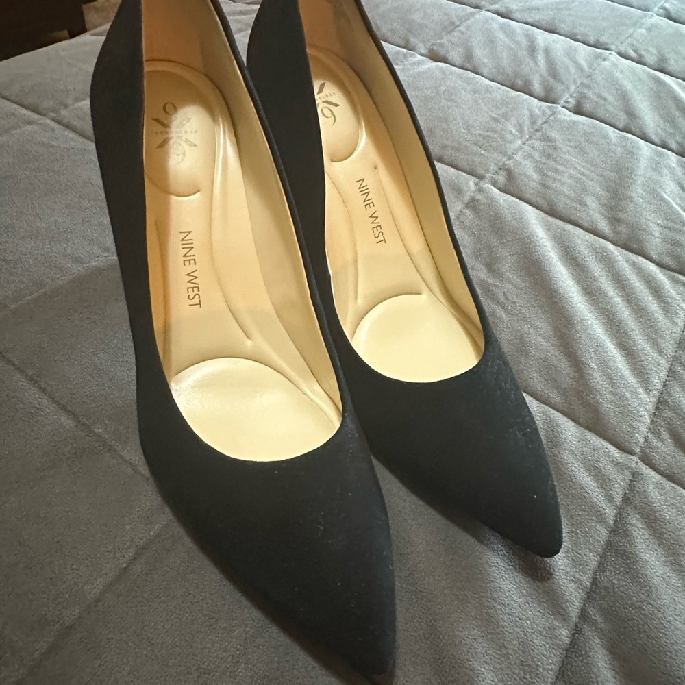 Nine West Black Heels Elegant Suede Design